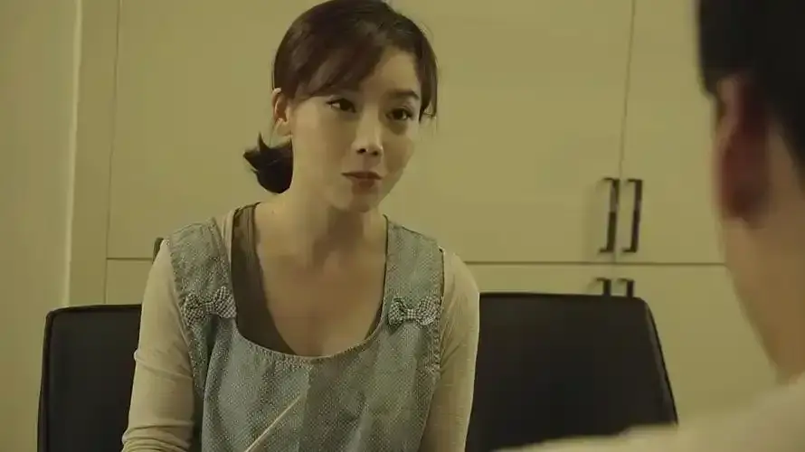 《妈妈的职业》全剧4K蓝光高清免费在线看_策驰飞牛影院无广告播放_网盘资源一键转存——职场母亲撕裂家庭与事业边界，现代女性陷入生存博弈