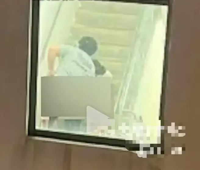 全网独家《元朗情侣楼梯事件》 - 香港楼梯间情侣原版高清视频在线看 - 元朗情侣楼梯无删减入口 - 元朗情侣楼梯事件全记录网盘提取