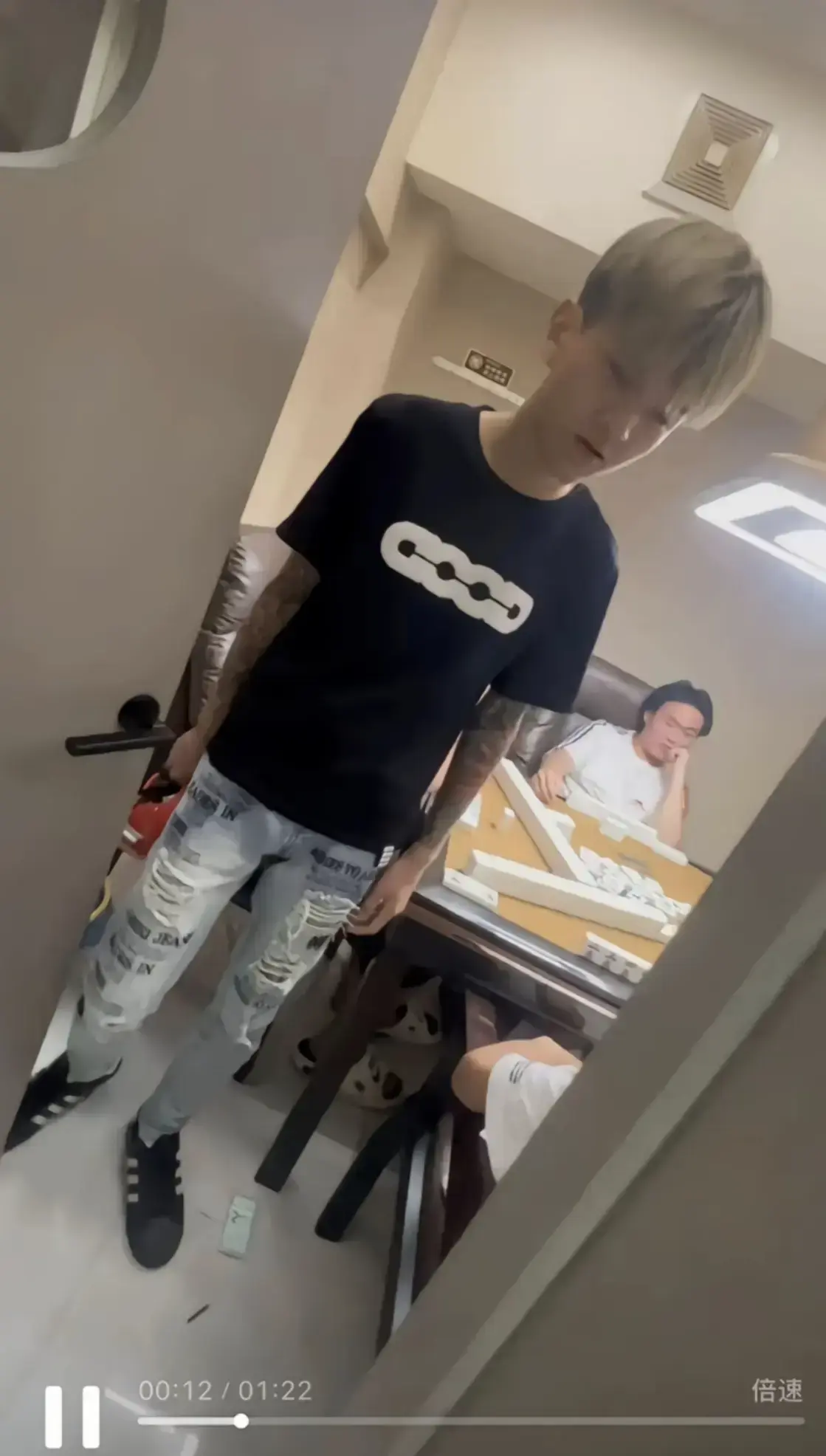 《国服达摩潮汕网红事件》全记录-麻将室3秒18拳超高清视频-女票被摸手冲突全过程在线看