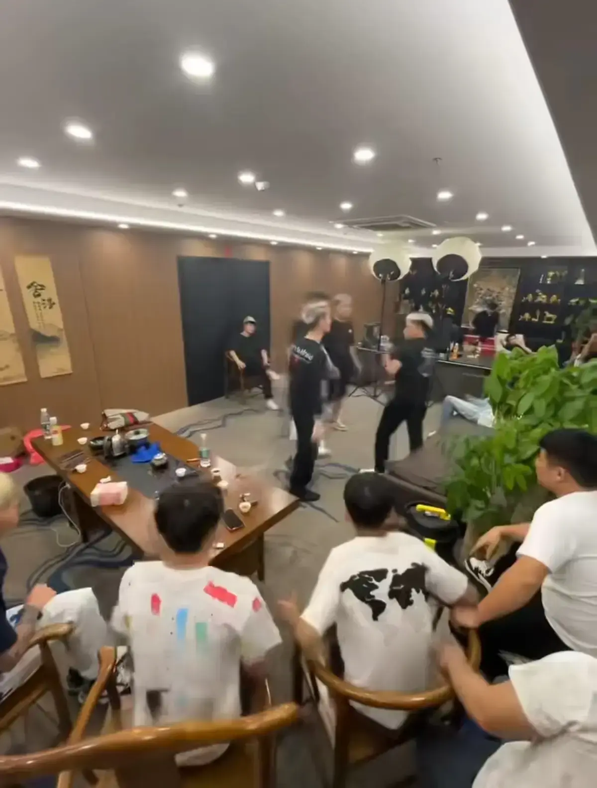 免费观看《海南陈虎任vs荣少》冲突事件后续全过程，1080P高清画质无删减，《海南陈虎任vs荣少》最新资源持续有效！