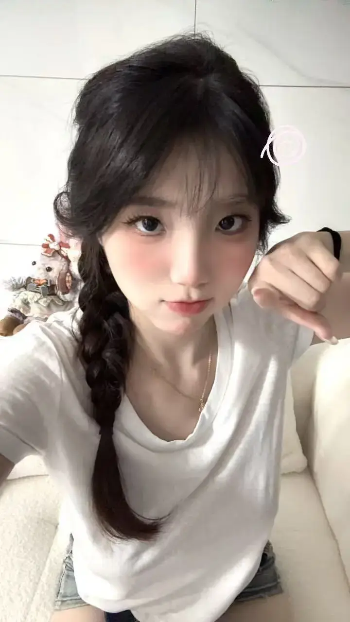 无符合要求的资源名，因为标题中没有书名号包裹的内容。若根据标题分析资源名，可提取为《女神Sunny77相关内容》 