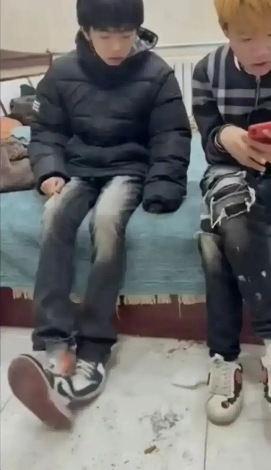 《校园轻奢男孩相关视频》